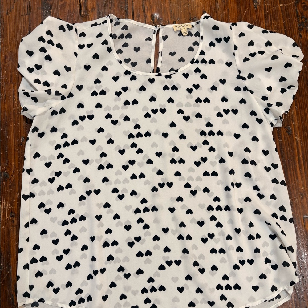 Lily White Heart Pattern Women’s Top size Large